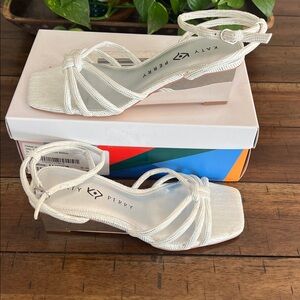 Katy Perry The Irisia Twisted White Sandals 7.5 New